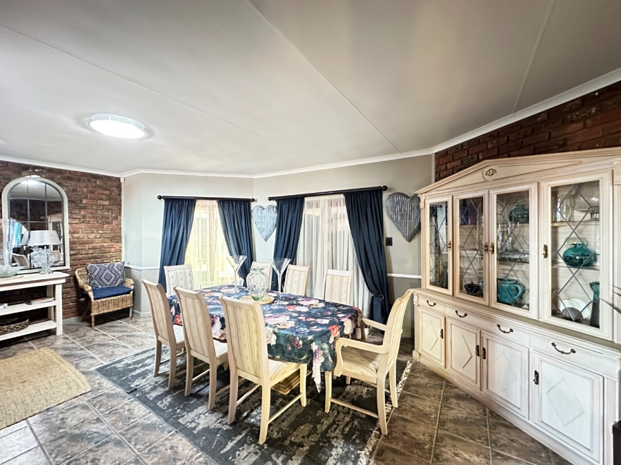 6 Bedroom Property for Sale in Heiderand Western Cape